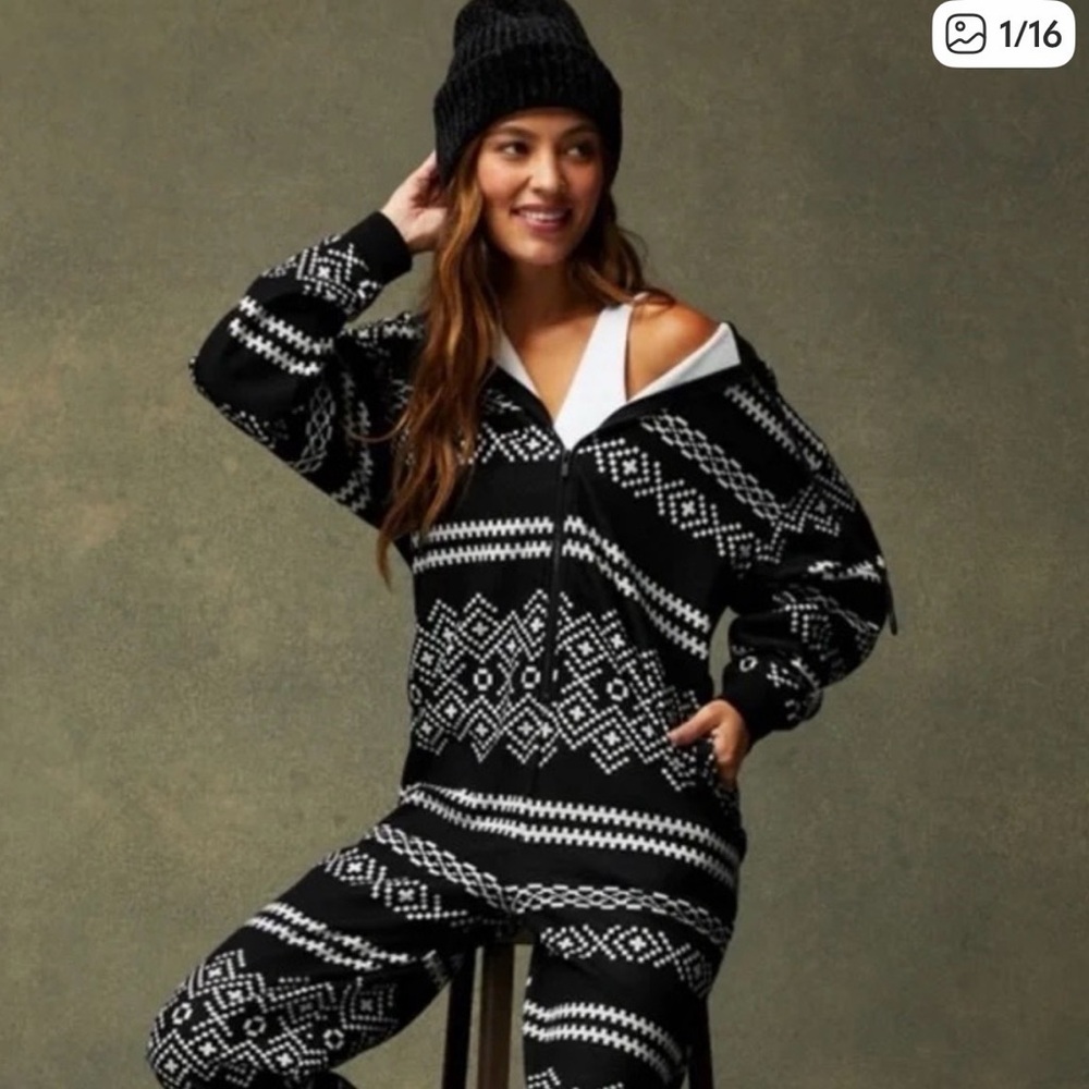 Fabletics Black and White Fair Isle Hooded Onesie size small NWOT